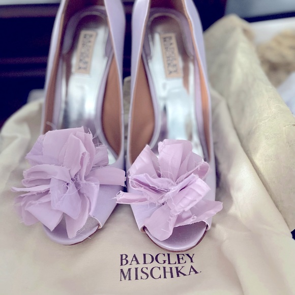 Badgley Mischka Shoes - Badgley Michska Lavendar Satin Pumps